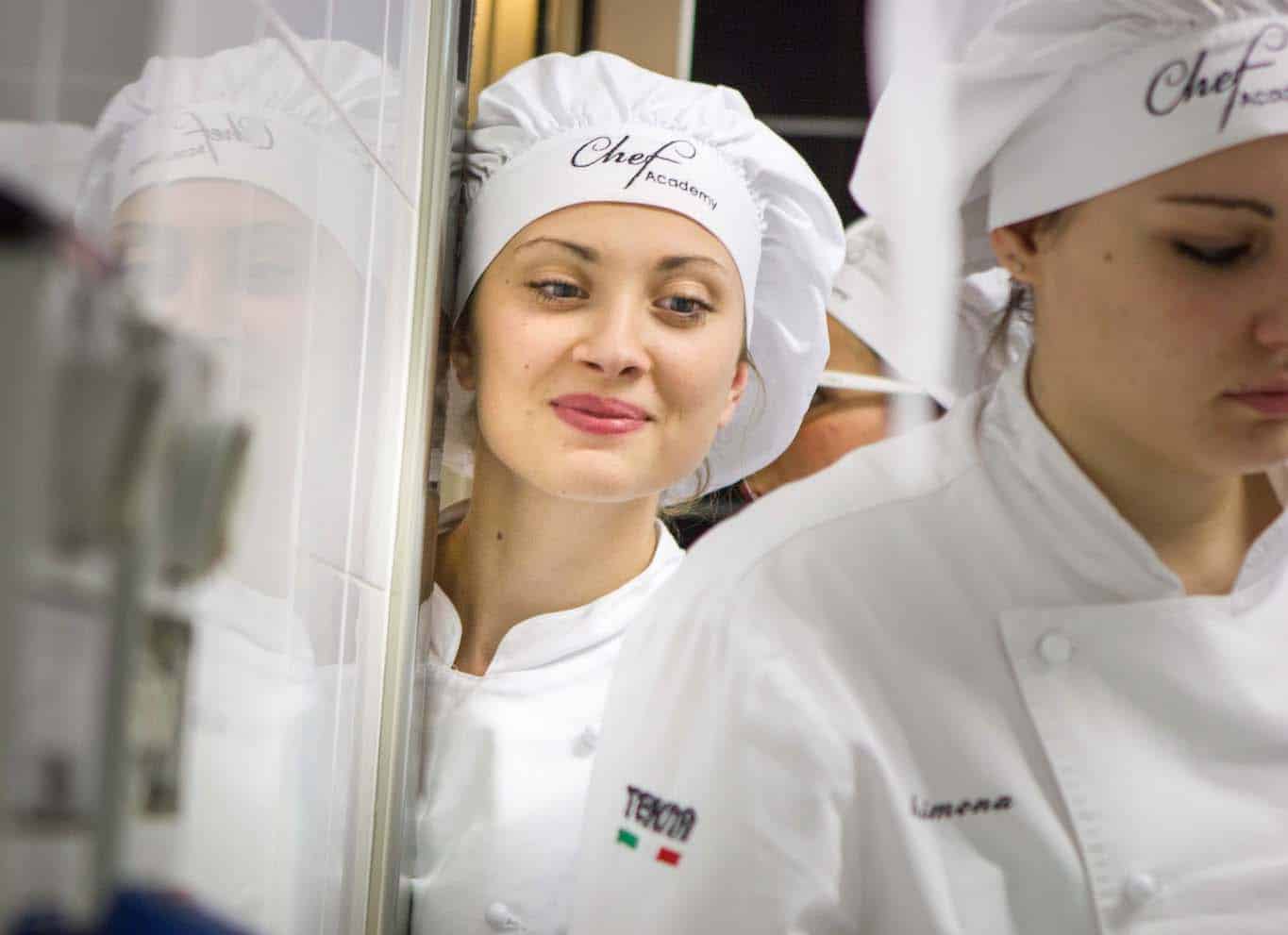 FOTO SERATA GALA CORSO PASTICCERE 22 E 23 DEL 22-06-2015 LAVORATE (19 di 87)
