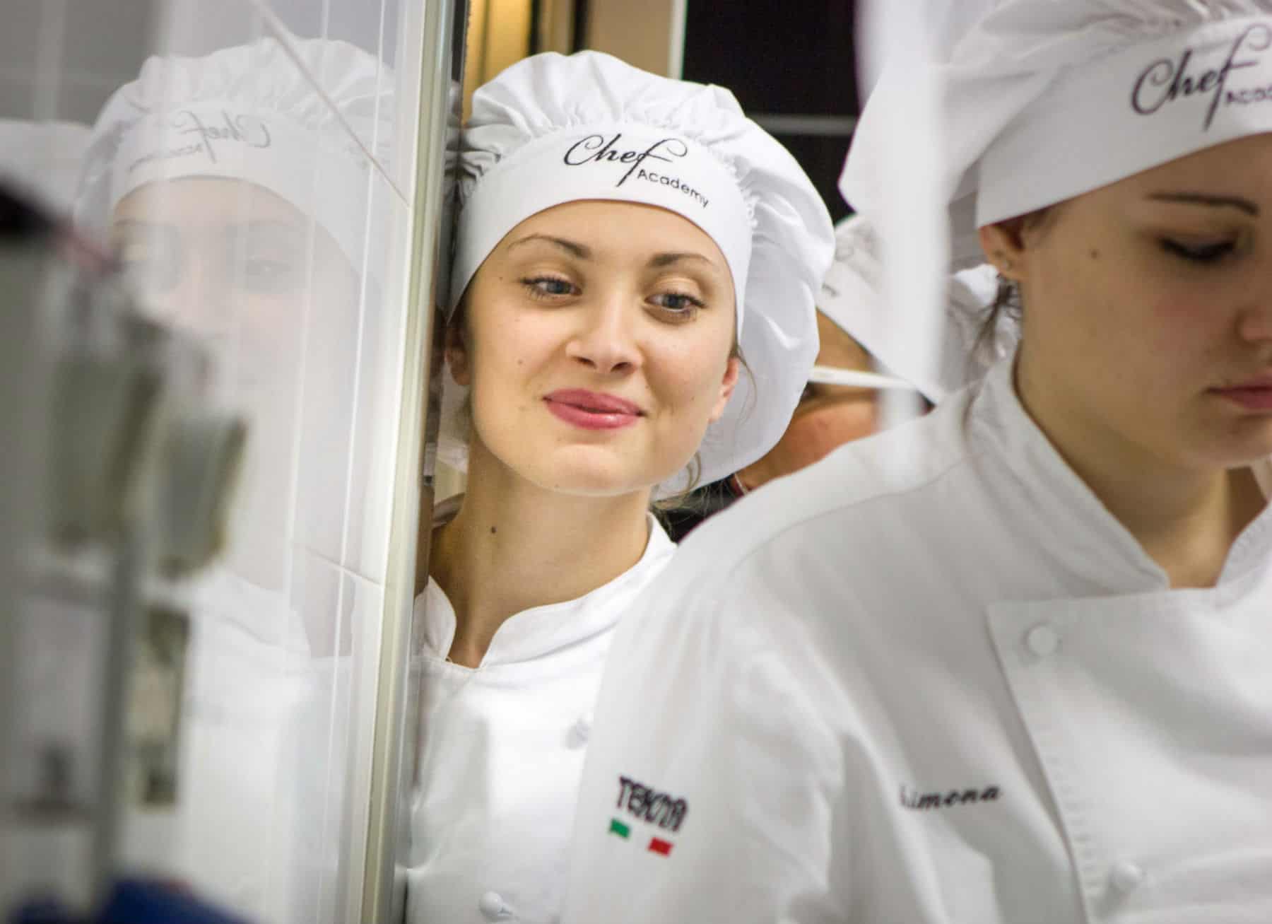 FOTO SERATA GALA CORSO PASTICCERE 22 E 23 DEL 22-06-2015 LAVORATE (19 di 87)