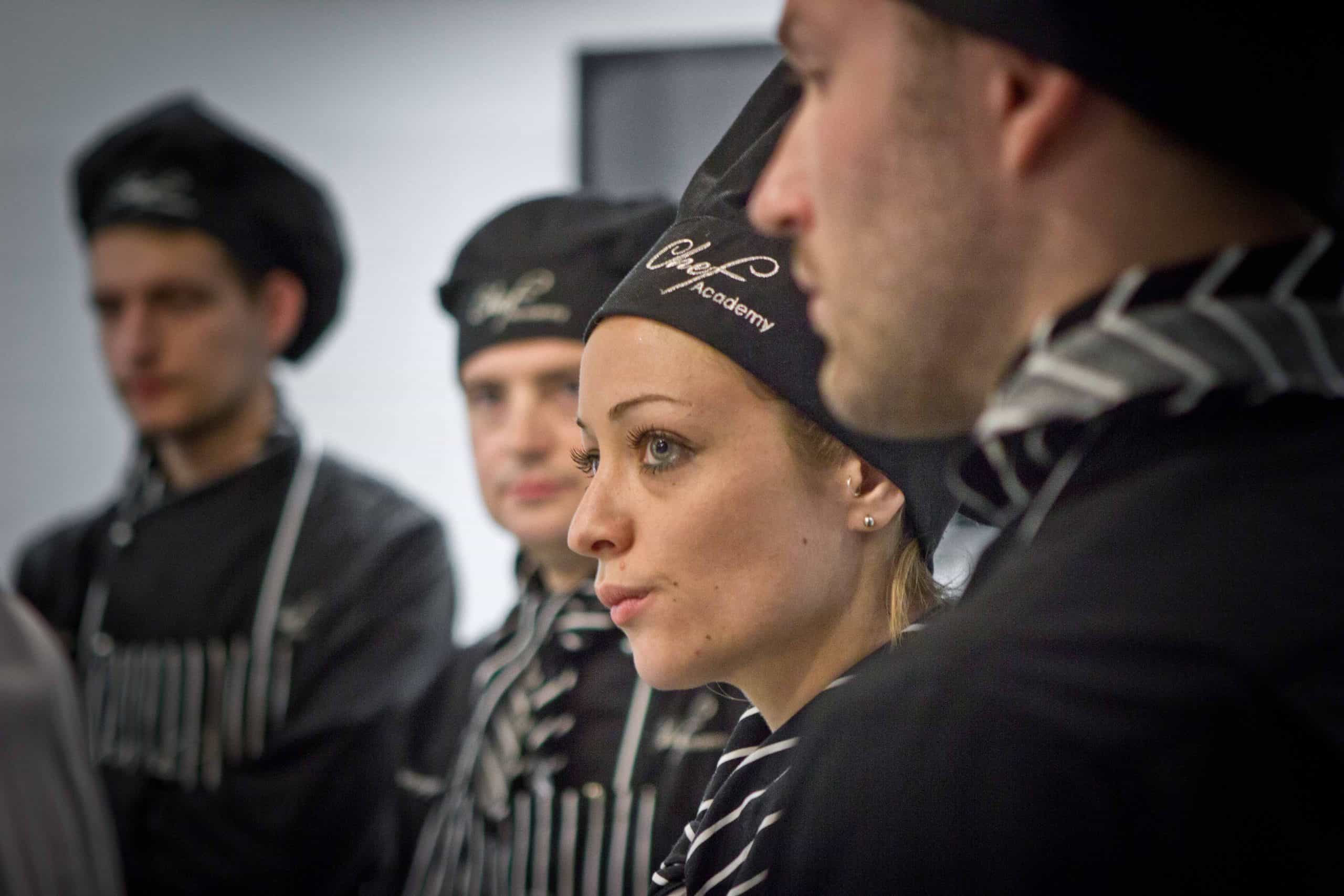 FOTO CORSO CUOCO 27 DEL 25-03-2015 POMERIGGIO CON BISTARELLI - SIMULAZIONE DI SERVIZIO LAVORATE_-5