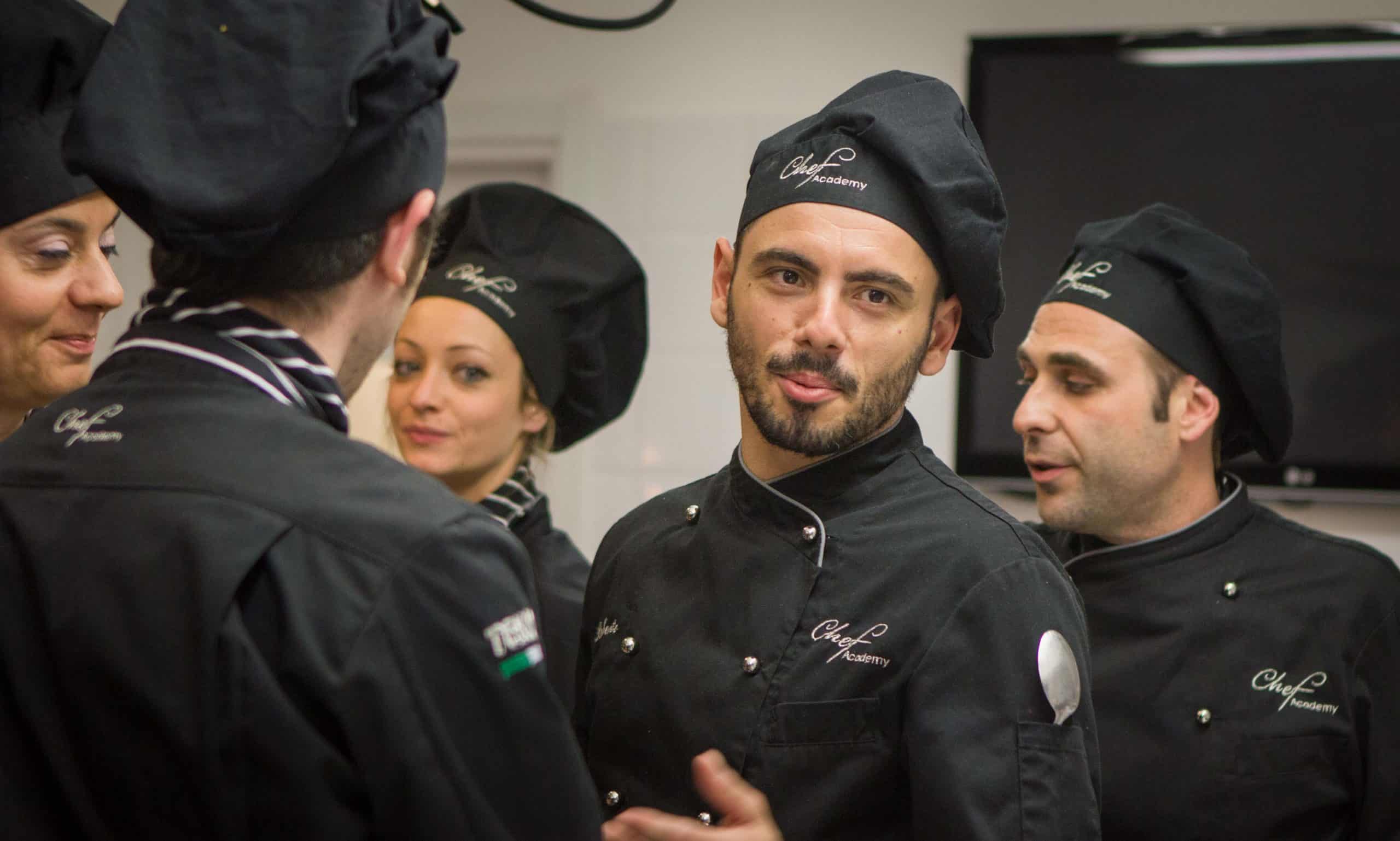 FOTO CORSO CUOCO 27 DEL 25-05-2015 POMERIGGIO CON ISIDE DE CESARE - SIMULAZIONE DI SERVIZIO LAVORATE (25 di 28)