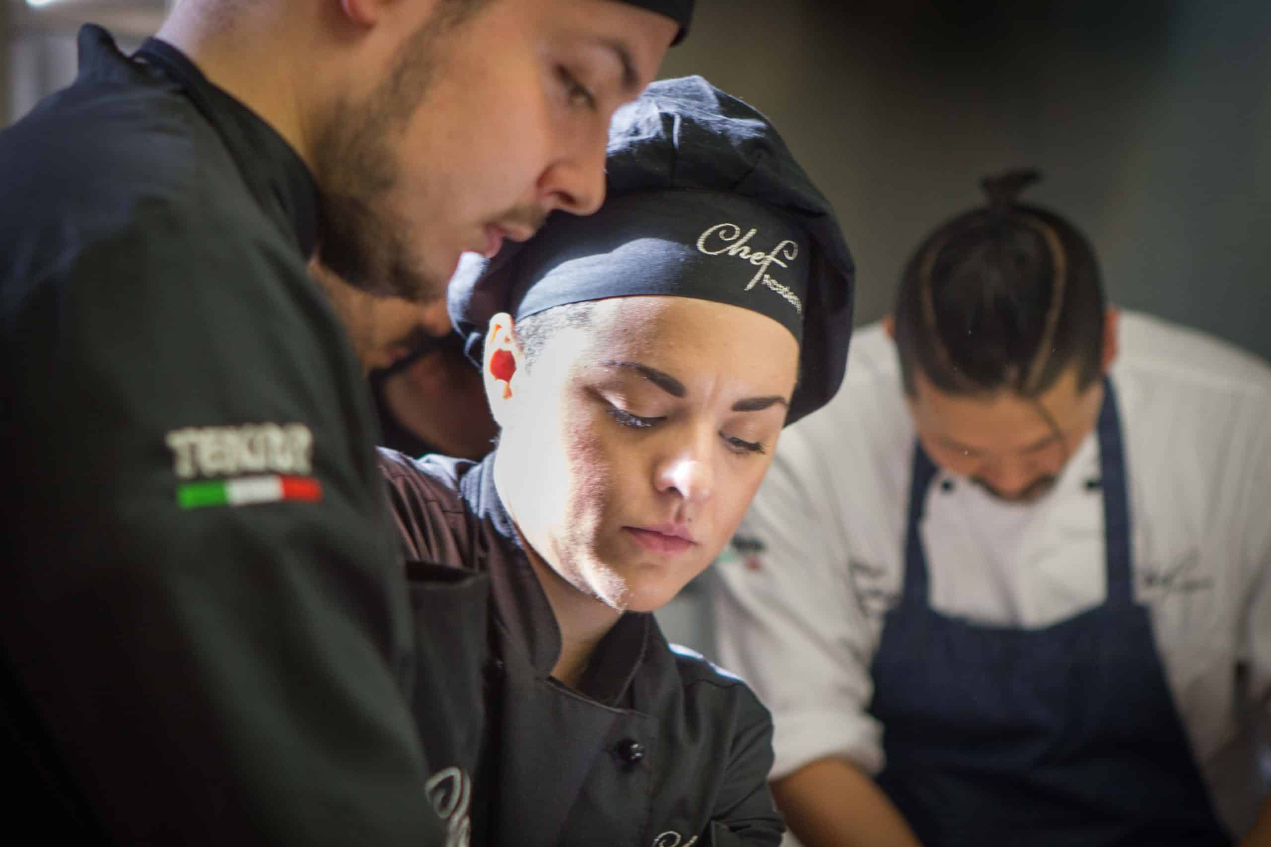 FOTO CORSO CUOCO 28 DEL 19-05-2015 POMERIGGIO CON HIRO - PASTA FRESCA LAVORATE (30 di 40)