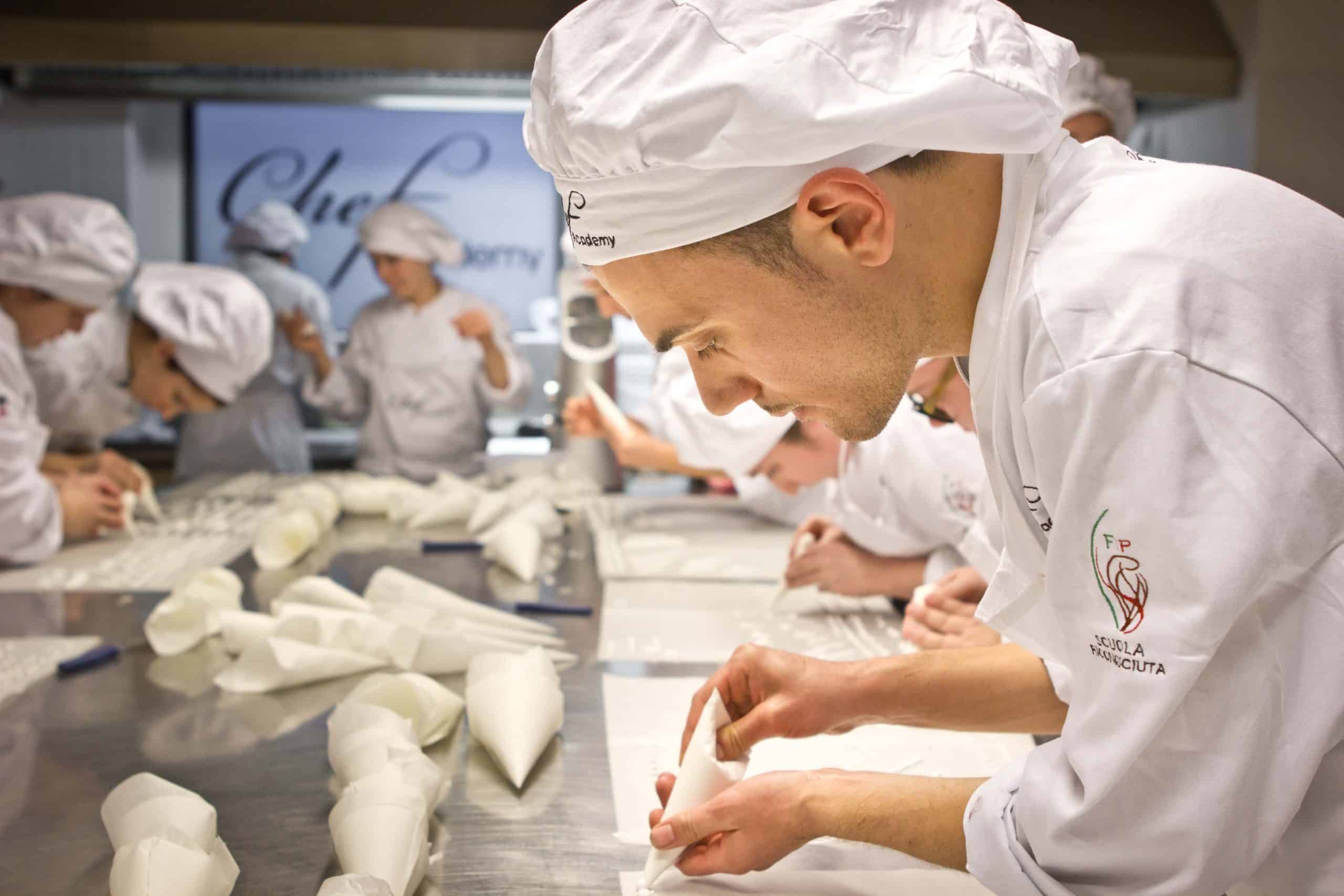 FOTO CORSO PASTICCERE 21 DEL 18-03-2015 POMERIGGIO CON CARLETTI - DOLCI REGIONALI UMBRIA LAVORATE_-18